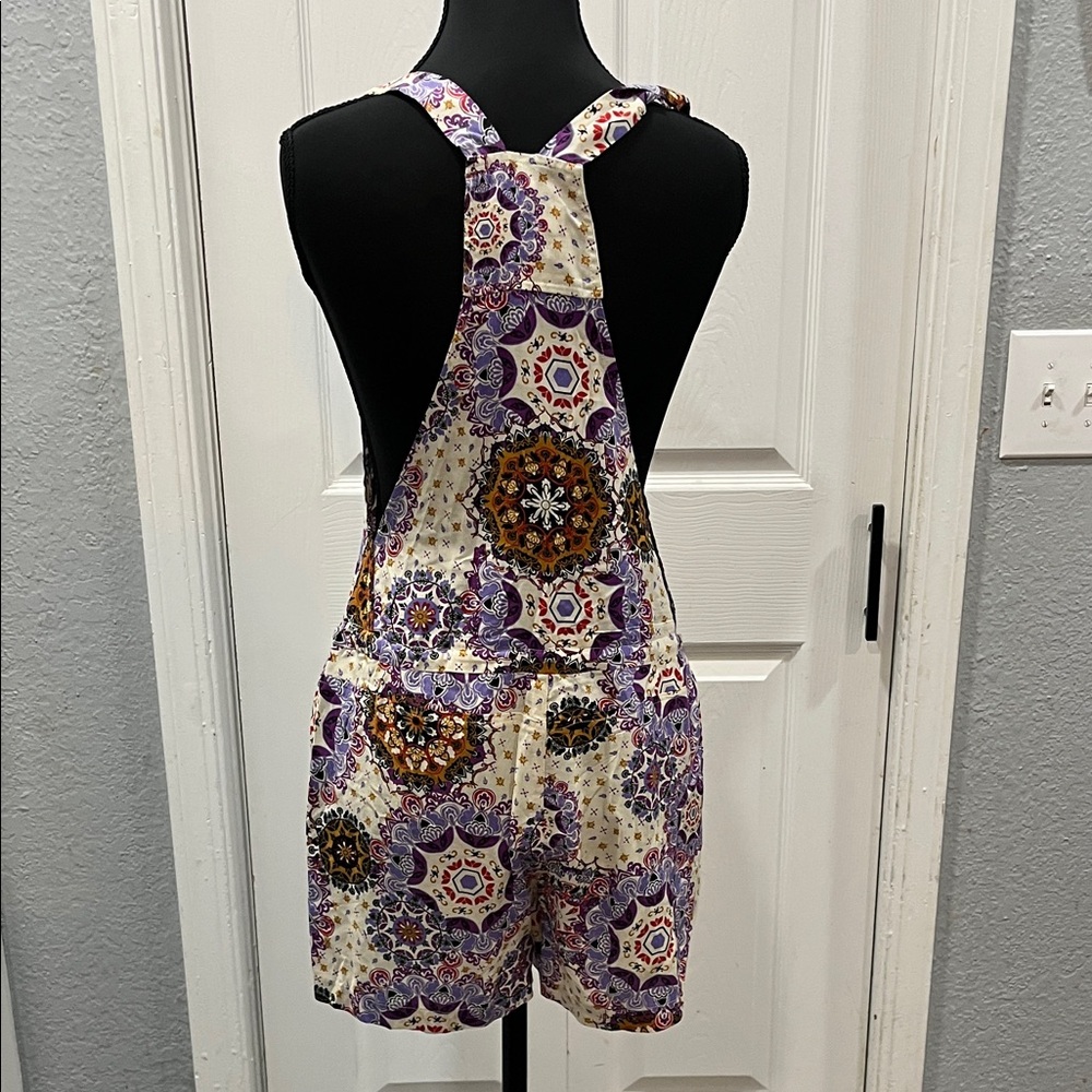 LEI Multicolor Patterned Romper - Picture 2 of 12
